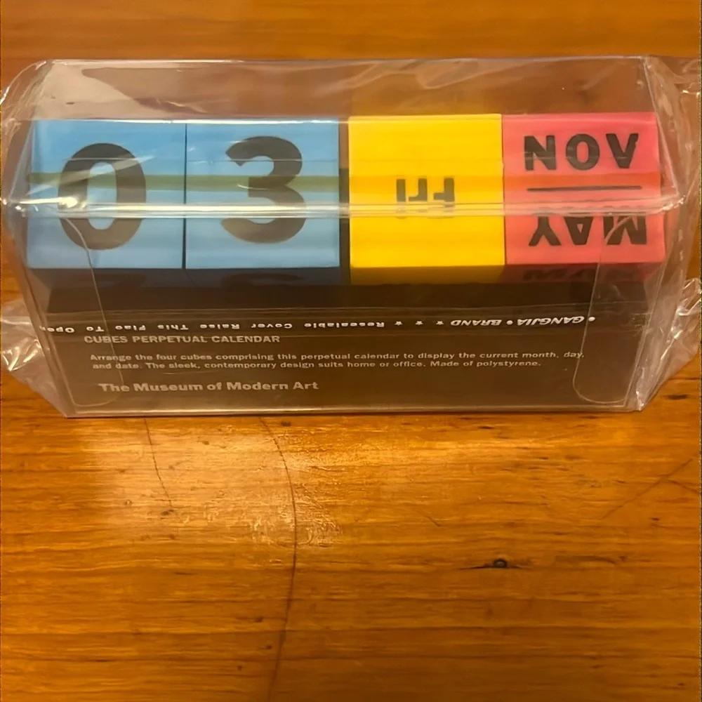 MoMA “cubes perpetual calendar” – multicolor blocks for day & month & year - NIB